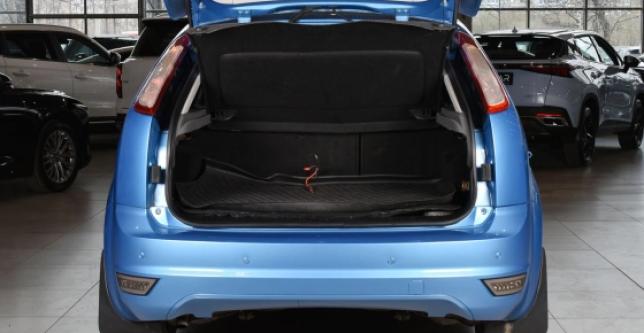 фото 153bdfb9a2c0 - Под такси