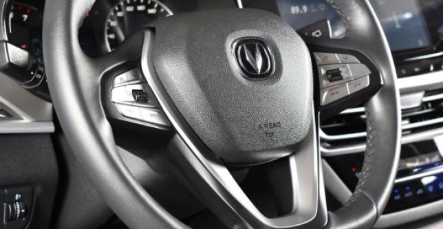 фото 158af7192517 - Под такси