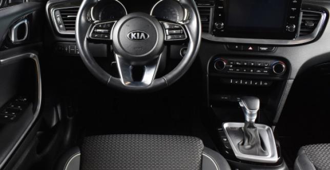 фото 663e993110db - Под такси