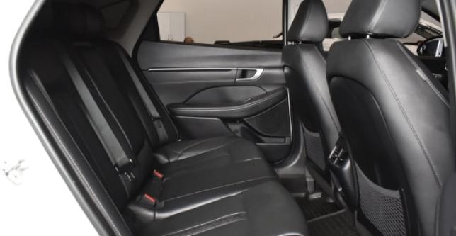 фото 677356-06 - Под такси