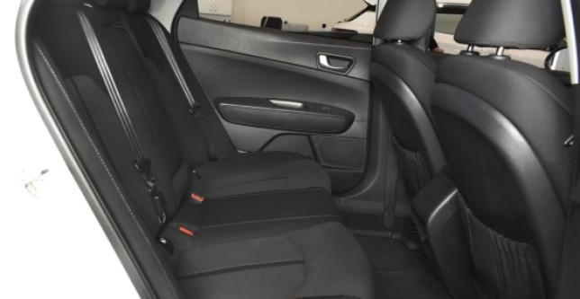 фото 682348-06 - Под такси