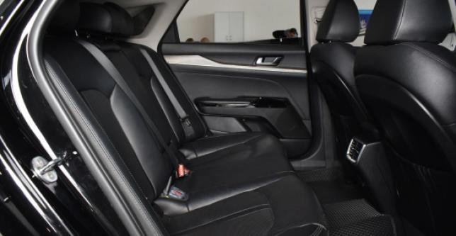 фото 692bb94499e7 - Под такси