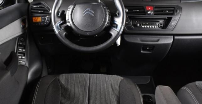 фото 698178-10 - Под такси