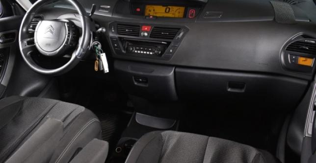 фото 698178-12 - Под такси