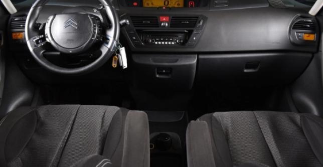 фото 698178-13 - Под такси