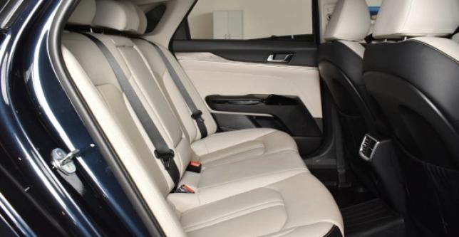 фото 703423-11 - Под такси