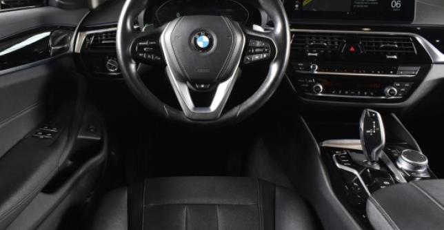 фото 704416-11 - Под такси