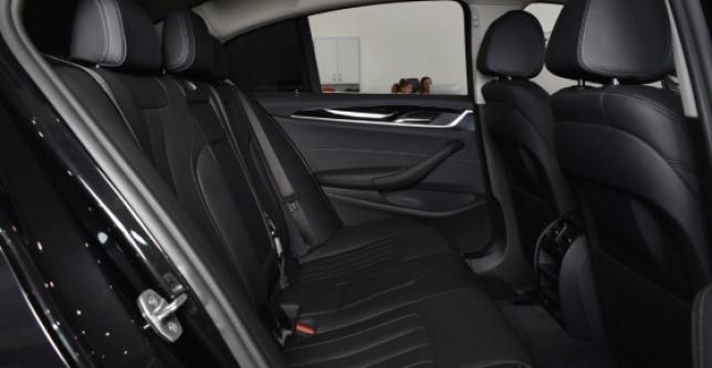 фото 704416-12 - Под такси