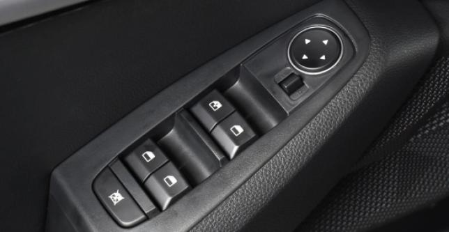 фото bbc897a8d863 - Под такси