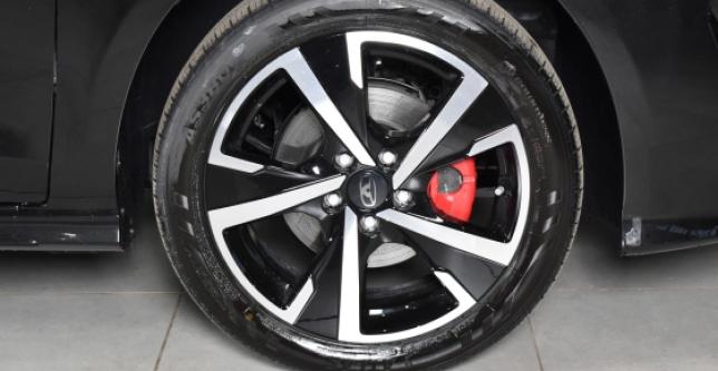 фото eeb8136d47f1 - Под такси