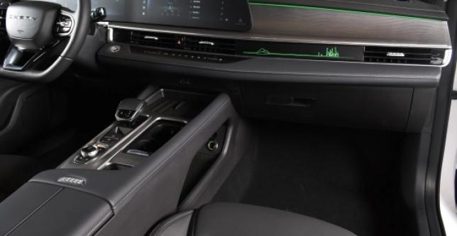 фото fce0a2ef0129 - Под такси